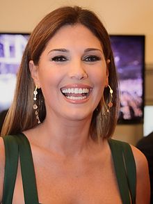 How tall is Daisy Fuentes?